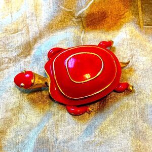 Vintage Enamel & Gold Metal Turtle Tortoise Brooch Pin